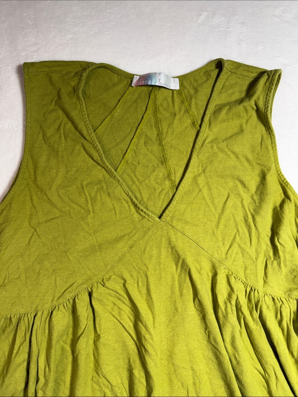 Sleeveless V-Neck Flared Tank Top - Olive Green - Picture 3 of 8